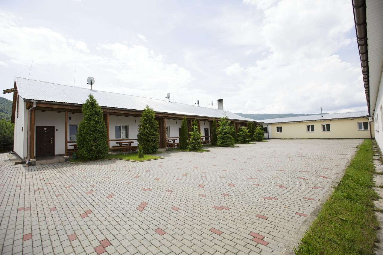 Trembita Hotel Chust Zewnętrze zdjęcie